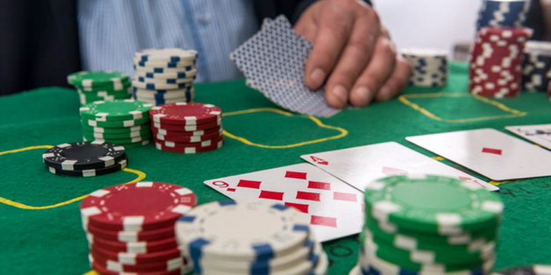 Kortos bei žetonai - sportinis pokeris